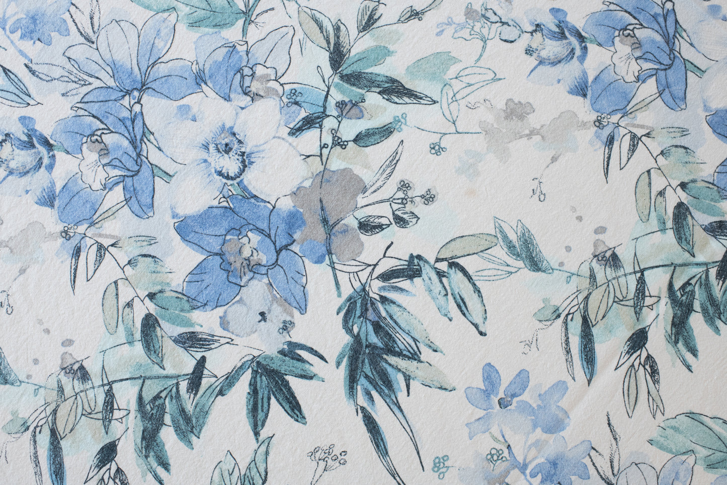 Claude Powder Linen – 132” Round