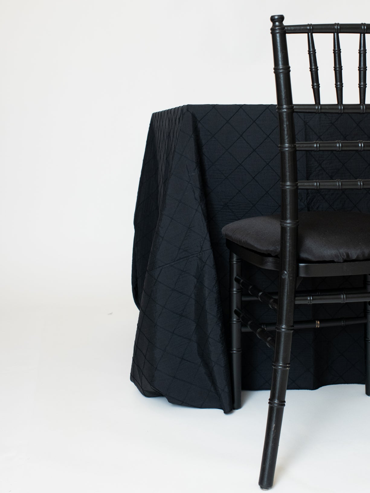 Dior Black Linen – 90x156 Banquet Cover