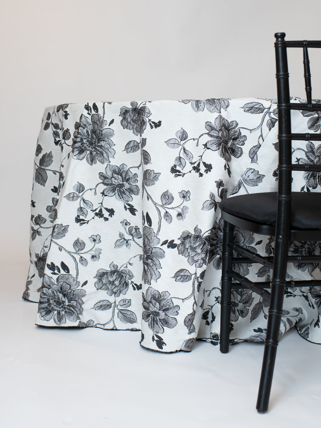 Sensation Linen – 132” Round